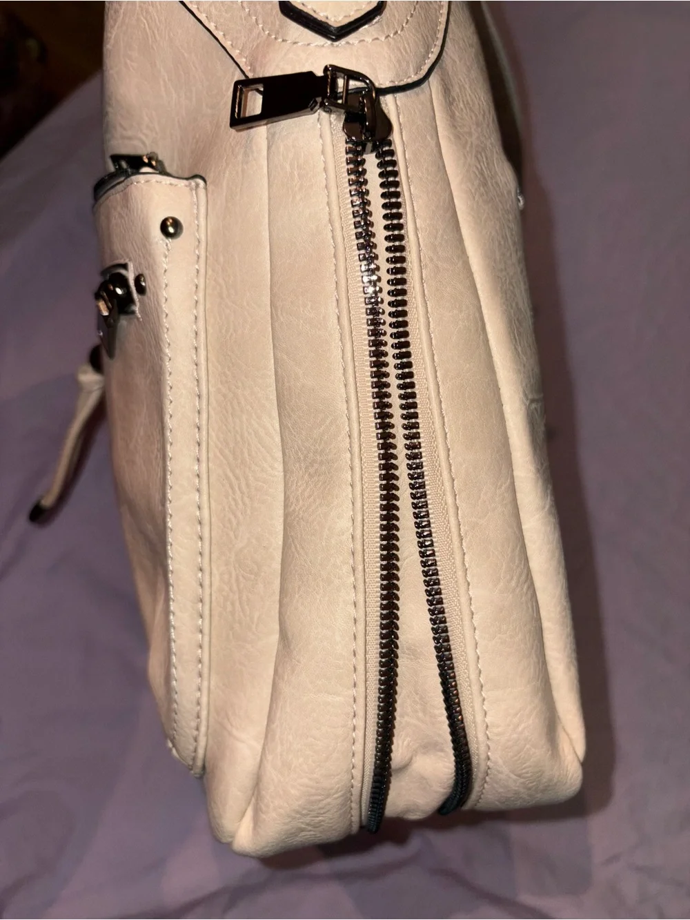Sam & Hadley Cream Pebbled Faux Leather Expandable Hobo Shoulder/cross body Bag